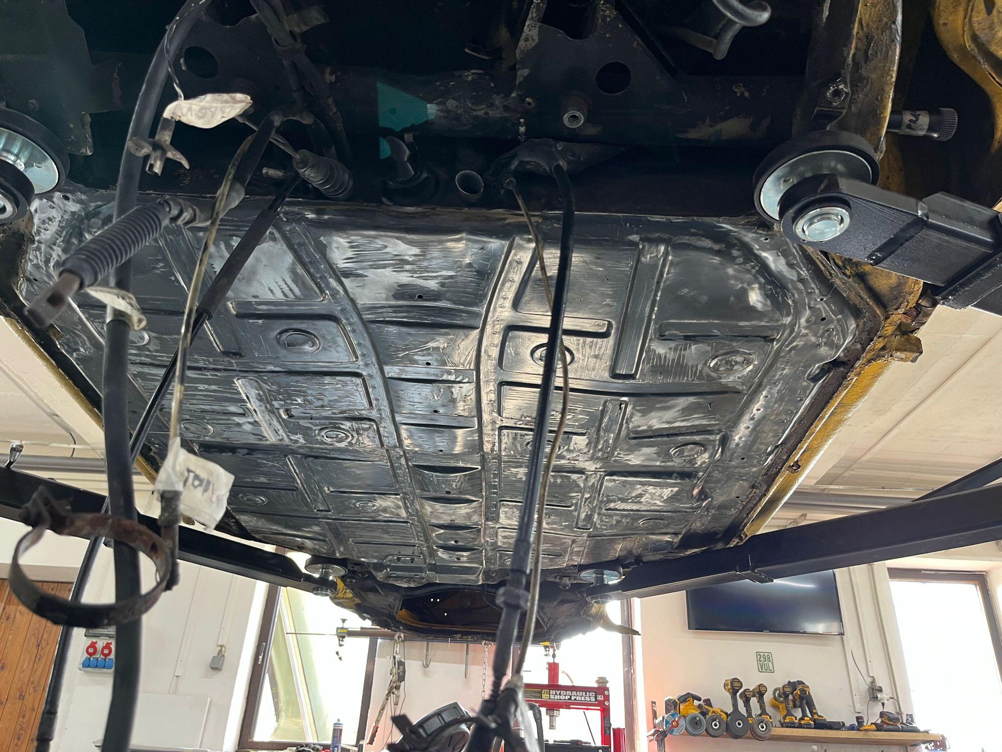restauration restaurierung porsche 911 turbo g karosserie bodenblech